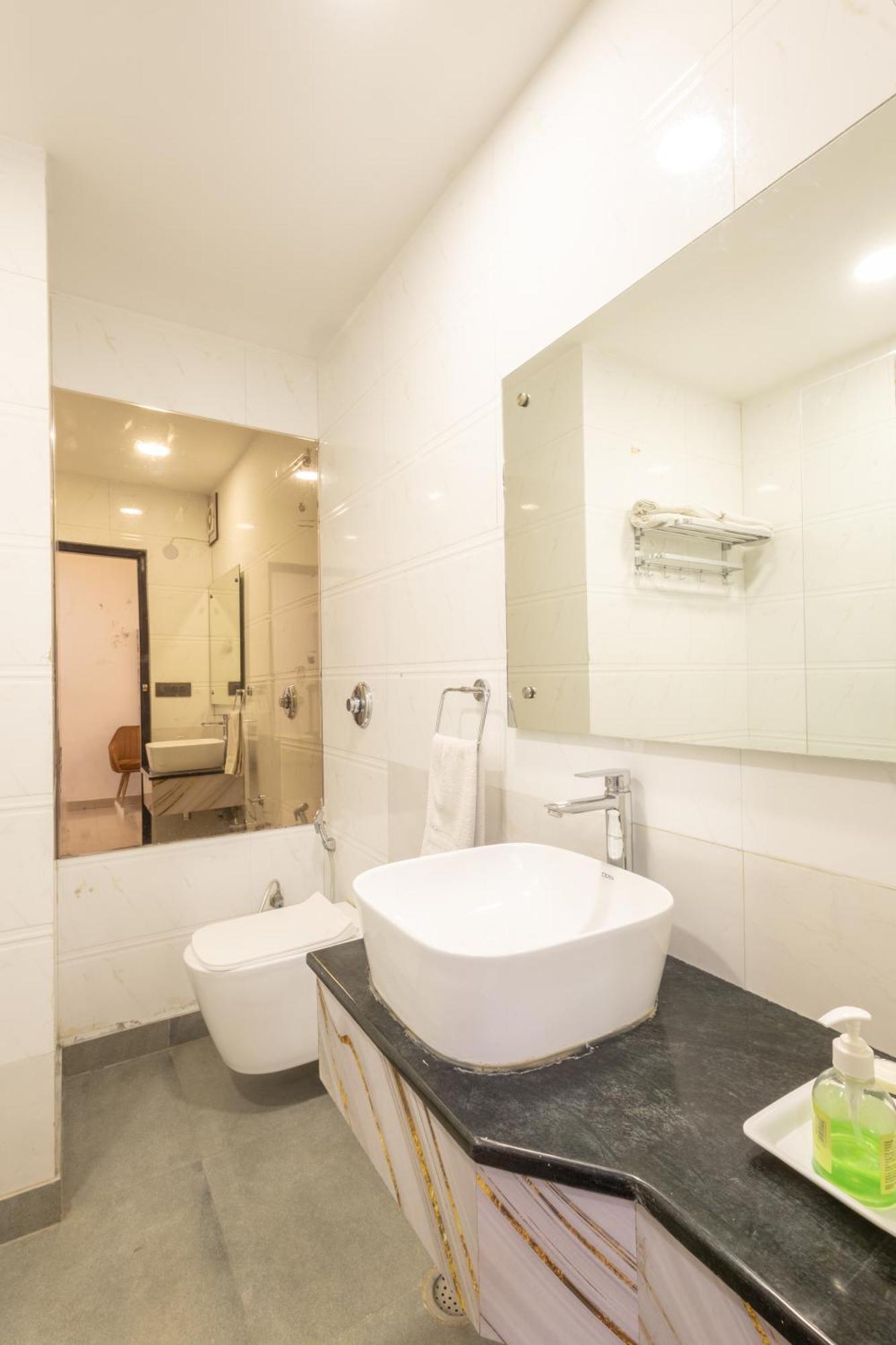 Hotel Cosmo Near Blk Hospital Karol Bagh Delhi Kültér fotó