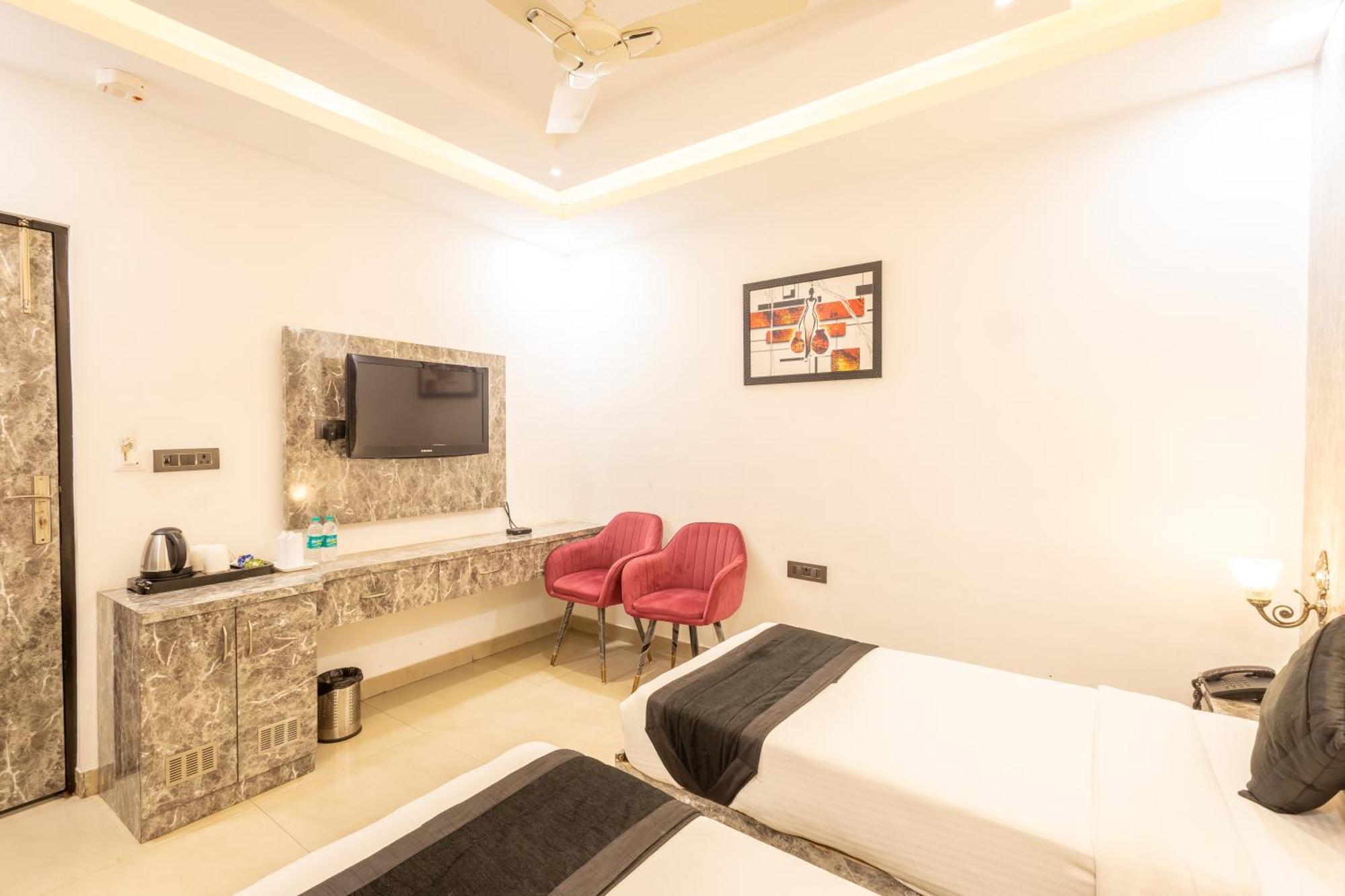Hotel Cosmo Near Blk Hospital Karol Bagh Delhi Kültér fotó